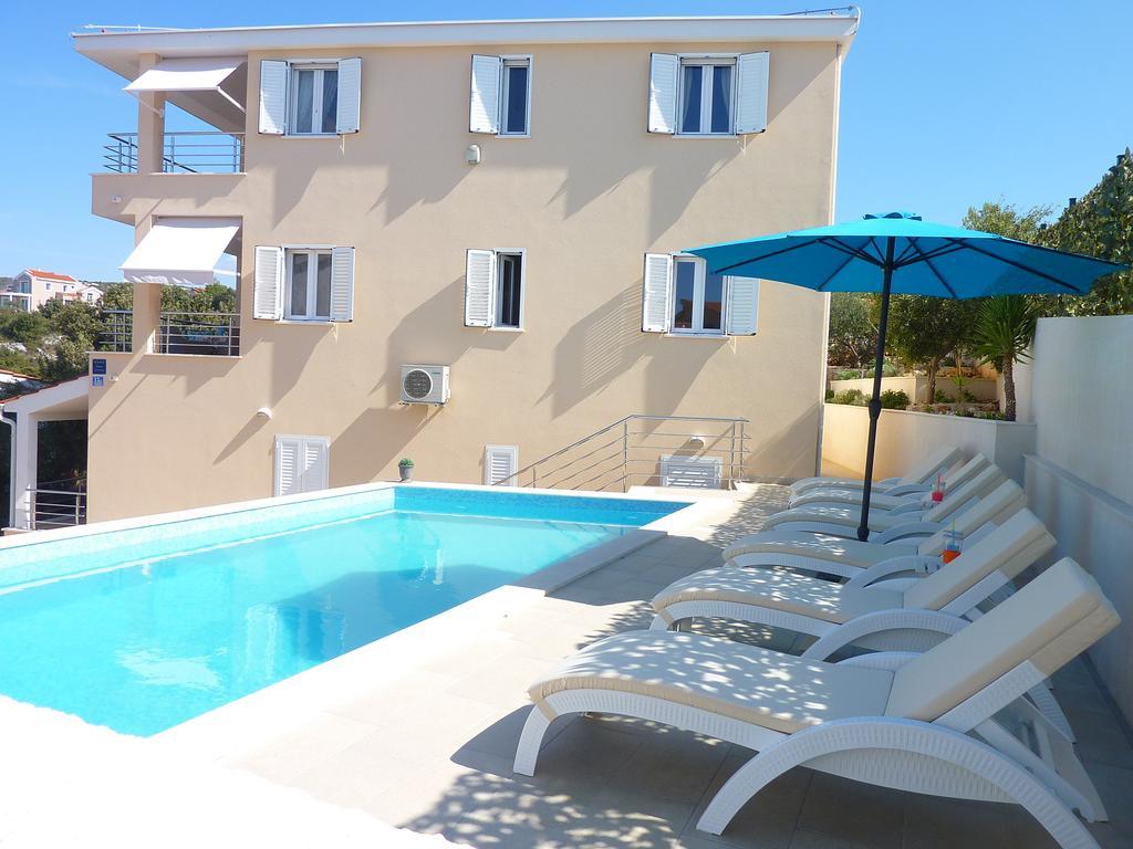 Apartments Villa Laguna With Pool Razanj Exterior photo